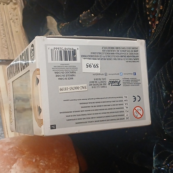 Funko Pop! Runaways Karolina Dean with Blue and Yellow Outfit - Picture 5 of 5